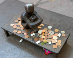 Järnpojke behind the Finnish Church