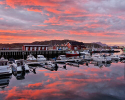 Sonnenuntergang am Hafen in Bodø