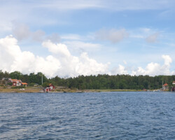 Island hopping with the dinghy