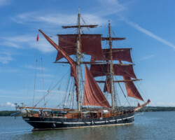 Casting off under sail