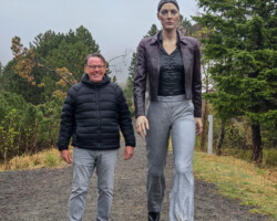 Klaus with a tall woman