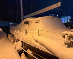 Anori unter einer Schneedecke