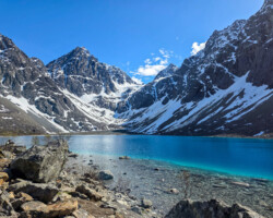 Der blaue See macht seinem Namen alle Ehre