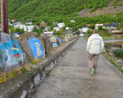 Bilder am Pier in Øksfjord
