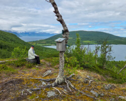 Auf dem Gipfel des Storbakk mit Blick auf den Jægervatnet