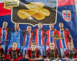 Zum Fußball gehören Chips, hier eine special Edition