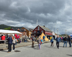 In Kabelvåg ist Feststimmung und Alles vorbereitet für die Regatta
