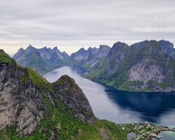 Großartige Aussicht vom Gipfel des Reinebringen